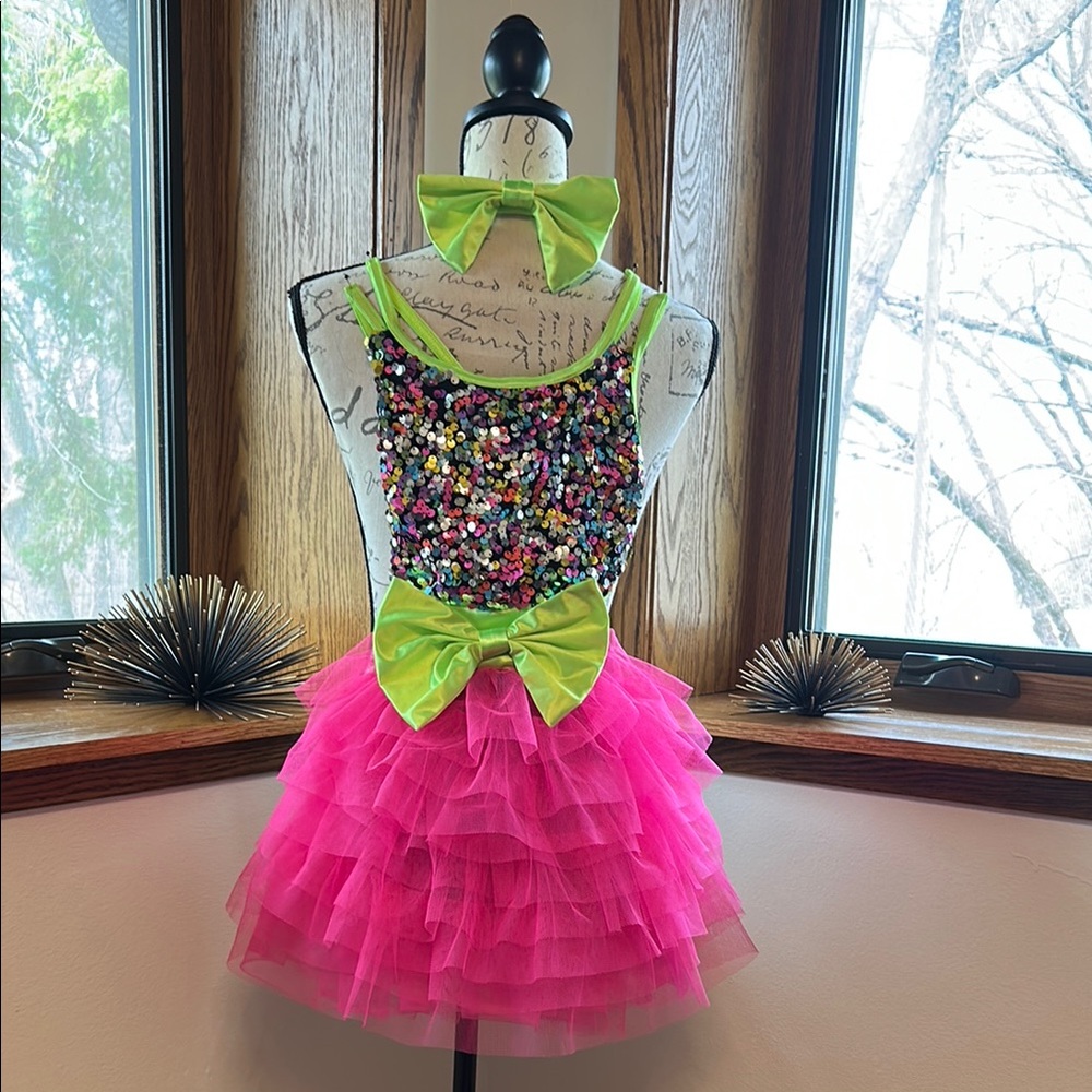 Weissman Dance Costume Sequenced top w/Pink layered mesh skirt Medium Child